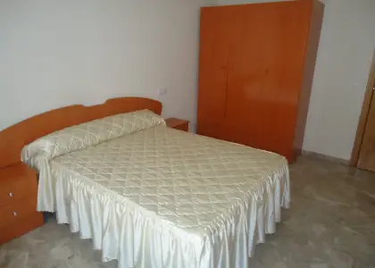 Alquiler de apartamento de un dormitorio en zona residencial planta baja en Manzanares