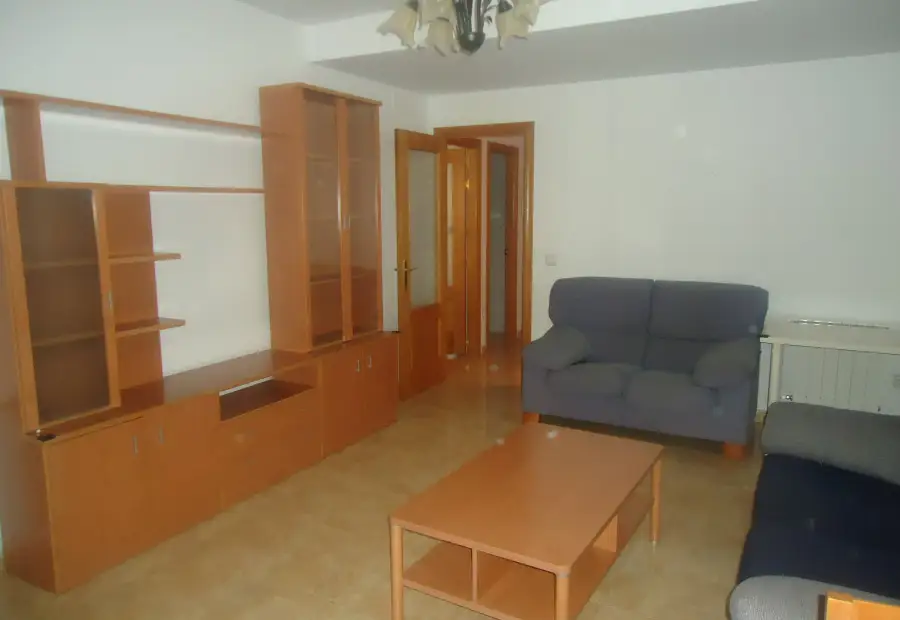 Alquiler de duplex de dos dormitorios con garaje seminuevo y trastero en Manzanares