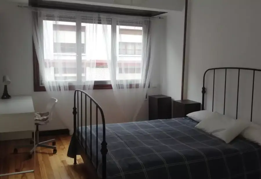 Alquiler de habitaciones en piso de 3 habitaciones en Bizkaia en Bilbao