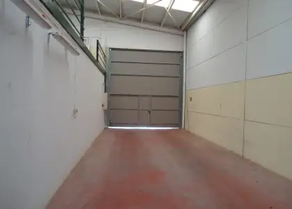 Alquiler de nave industrial de 800 M2 de parcela y 554 M2 construidos en Manzanares