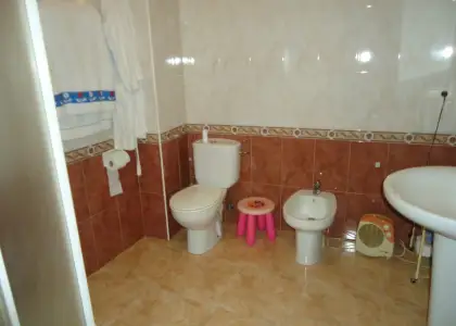 Alquiler de piso de 3 dormitorios centrico con cochera cerrada en Manzanares
