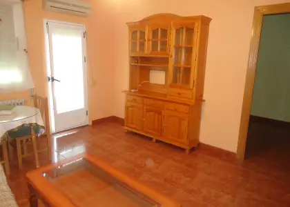 Alquiler de piso de tres dormitorios amueblado en Manzanares