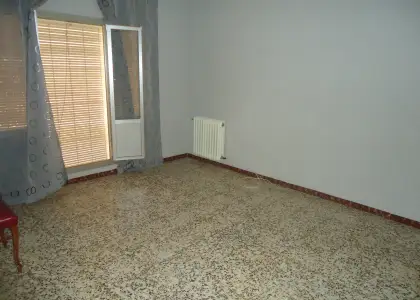 Alquiler de piso de tres dormitorios con baño en el centro en Manzanares