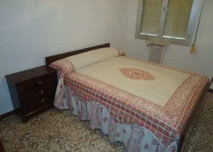Alquiler de piso de tres dormitorios con baño en el centro en Manzanares