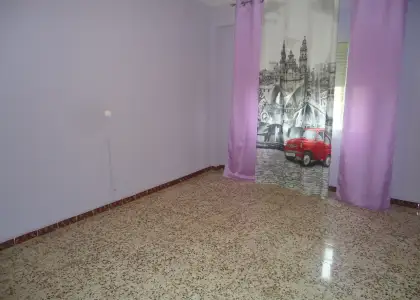 Alquiler de piso de tres dormitorios con baño en el centro en Manzanares