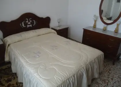 Alquiler de piso de tres dormitorios con cochera cerrada en Manzanares