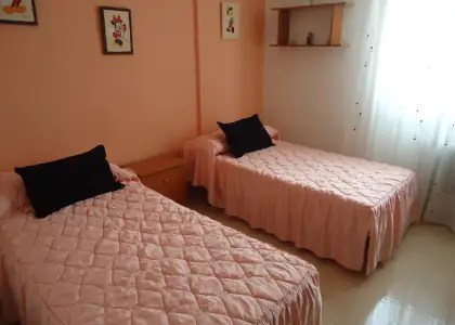 Alquiler de piso de tres dormitorios y un baño con garaje en zona del hospital en Manzanares