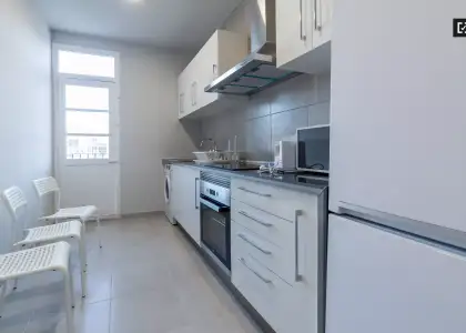 Amplia habitación en un apartamento de 5 dormitorios en L'Eixample en Valencia