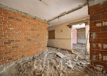 Casa de planta baja con parcela de 360 m² y reforma iniciada en Tomelloso