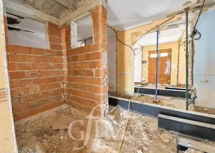 Casa de planta baja con parcela de 360 m² y reforma iniciada en Tomelloso