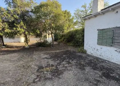 Casa en venta en Alcázar De San Juan, de 90 m2 con 2 dormitorios, baño y terreno por 140.000 €, Ref. 0313 en Alcázar de San Juan