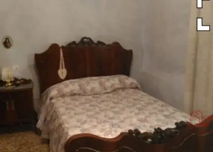 Casa en venta en Argamasilla De Alba, de 236 m2 con 2 dormitorios y baño por 56.000 €, Ref. 0440 en Argamasilla de Alba