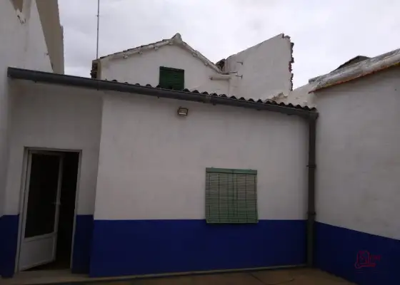 Casa en venta en Campo De Criptana, de 233 m2 con 2 dormitorios y baño por 48.000 €, Ref. 0326