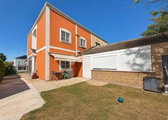 Casa en venta en Ugena - Ugena, 329.900 €, 400 m2, ref. 664442