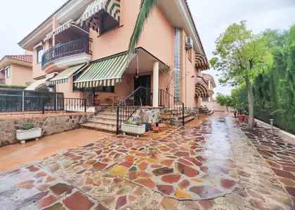 Casa Pareada en venta Zona Pau II en Puertollano