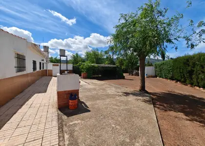 Chalet en Venta con terreno en Carretera El Villar en Puertollano