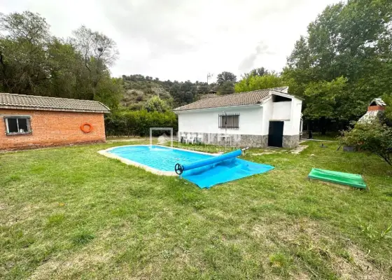 Chalet en venta en Distrito Único, Hontoba, Guadalajara
