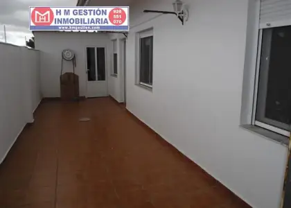 Excelente casa de reciente construccion con la siguien distribucion: 1ª PLANTA; todo diáfano, 130 metros cuadrados, acceso puerta 2,50, terminaciones enfoscado paredes, suelo cemento, 2ª PLANTA 130 en Villarta de San Juan