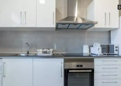 Habitación con baño en un apartamento de 5 dormitorios en L'Eixample en Valencia