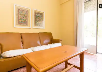 Habitación con ventana en el apartamento de 4 dormitorios, Realejo en Granada