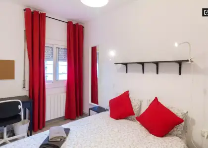 Habitación en piso compartido de 3 dormitorios en alquiler en Santa Eulàlia, con todos los gastos incluidos en Barcelona