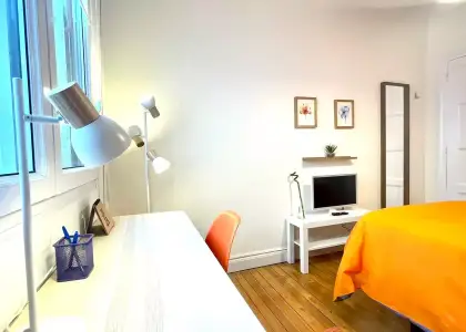 Habitación en piso compartido de 6 dormitorios en alquiler en Abando, todos los gastos incluidos en Bilbao
