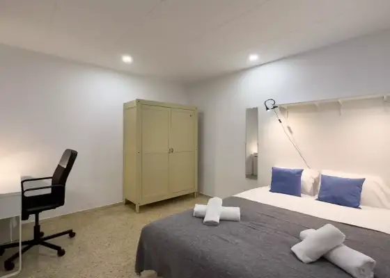 Habitación en un piso compartido de 7 dormitorios en alquiler en Sant Antoni en Barcelona