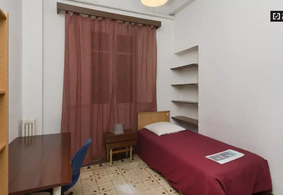 Habitación en un piso compartido de 7 habitaciones en alquiler en Gaztambide para estudiantes. en Madrid