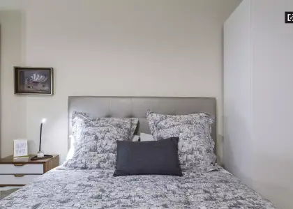 Habitación en un piso compartido de 8 habitaciones en Abando, con todos los gastos incluidos, ideal para profesionales y estudiantes. en Bilbao