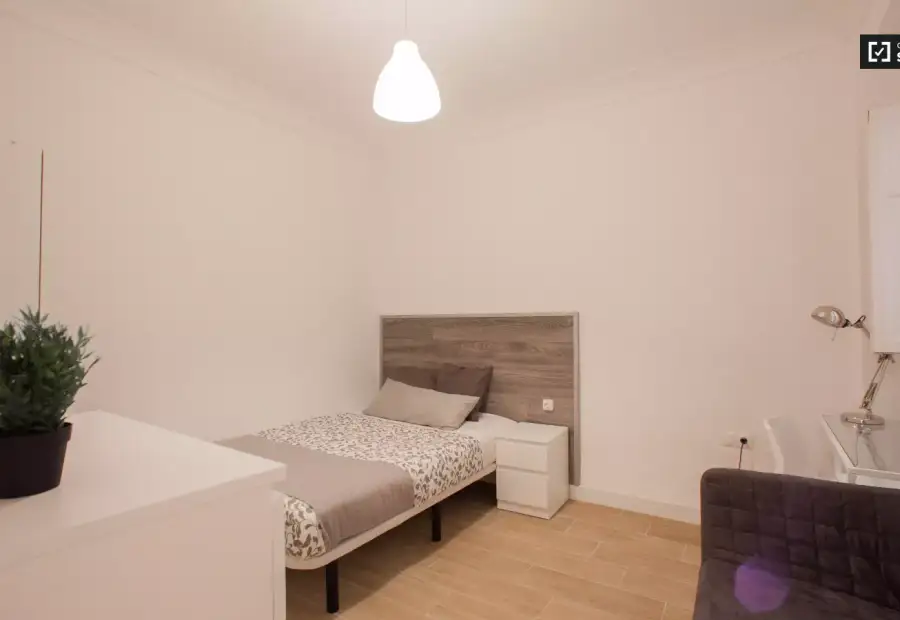 Habitación práctica en apartamento de 5 dormitorios en Camins al Grau en Valencia