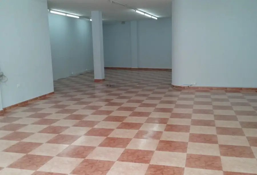 Local comercial cercano al centro seminuevo en Manzanares