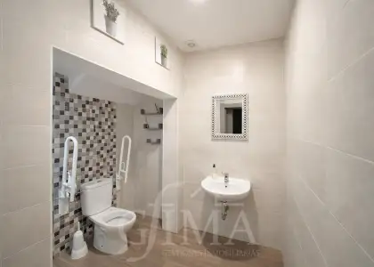 Local comercial en zona céntrica, amplio y con patio en Tomelloso