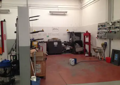Local comercial y local seminsotano taller en venta en Manzanares