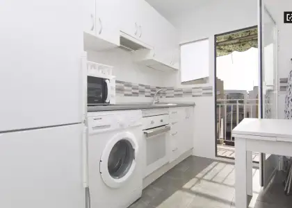 Luminosa habitación con calefacción en apartamento de 4 dormitorios, Carabanchel en Madrid