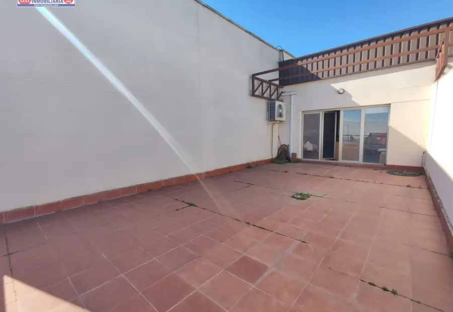 Oficina habitable con un despacho, baño, cocina/alamcen, ampliable a dos dormitorios, amueblado en Alcázar de San Juan