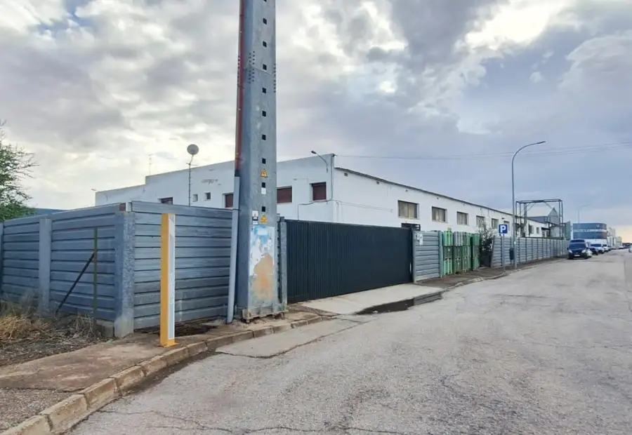 Oportunidad de inversión. Terreno de 28556 m² con varias NAVES formando un complejo industrial en Socuéllamos