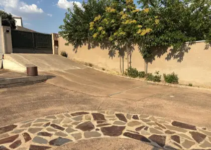 Oportunidad Única en El Retamar - Terreno con Vistas a la Sierra y Piscina en Almodóvar del Campo