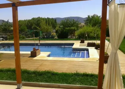 Oportunidad Única en El Retamar - Terreno con Vistas a la Sierra y Piscina en Almodóvar del Campo