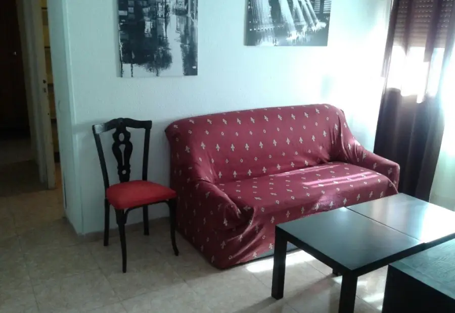 Piso de 3 dormitorios. Amueblado. en Manzanares
