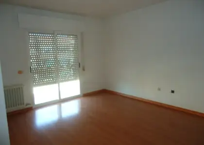 Piso de 3 dormitorios. Buen estado. Muy luminoso. Totalmente exterior. en Manzanares