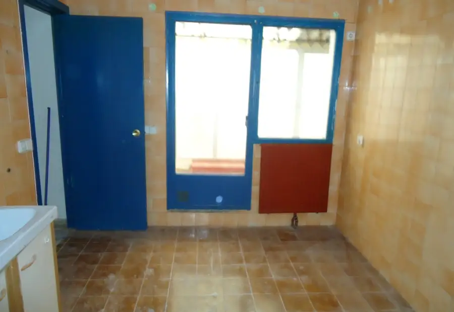 Piso de 3 dormitorios. Centrico. Con garaje. en Manzanares