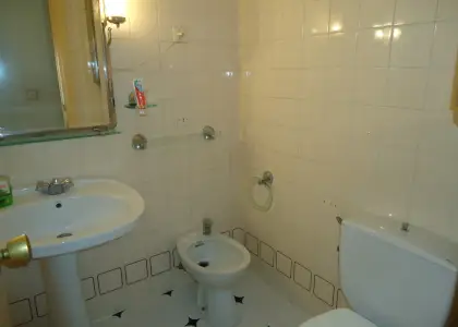 Piso de 3 dormitorios, en buen estado. Luminoso y amueblado. en Manzanares