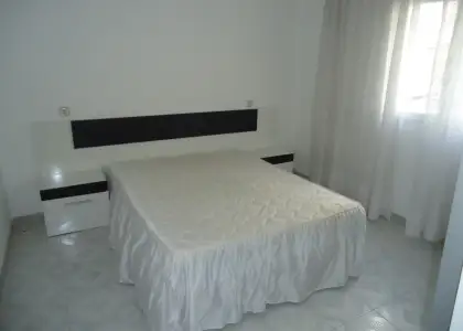 Piso de 3 dormitorios. Semiamueblado. en Manzanares