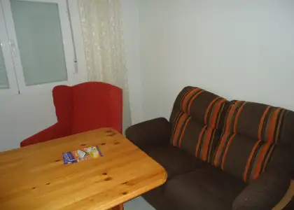 Piso de 3 dormitorios. Semiamueblado. en Manzanares
