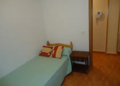 Piso de 3 dormitorios. Seminuevo. Amueblado. en Manzanares