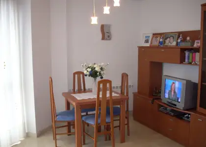 Piso en venta de 2 dormitorios. Amueblado. Seminuevo. Centrico en Manzanares