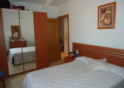 Piso en venta de 2 dormitorios. Amueblado. Seminuevo. Centrico en Manzanares