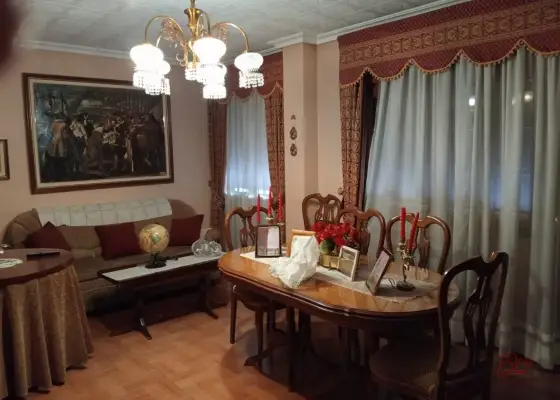 Piso en venta en Alcázar De San Juan, de 188 m2 con 8 dormitorios, 2 baños y 3 balcones por 195.000 €, Ref. 0264