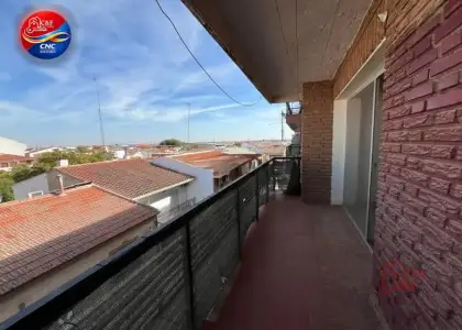 Piso en venta en Tomelloso, Calle San Anton, de 88 m2 con 3 dormitorios, baño y terraza por 36.500 €, Ref. 0428 en Tomelloso
