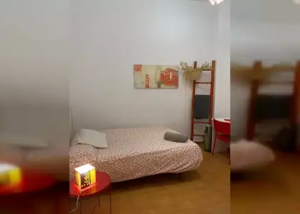 Se alquila habitación en piso compartido de 3 habitaciones en Centro Histórico, todos los gastos incluidos. en Málaga